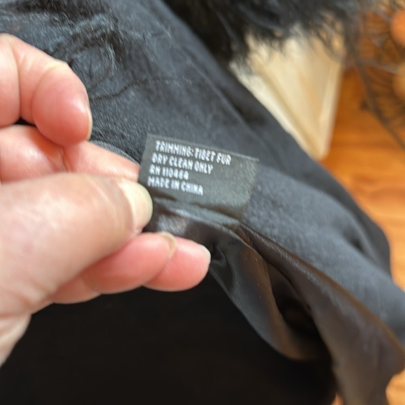 Montanaco black wool blend coat with Tibet fur collar and trim. Large - Picture 9 of 10